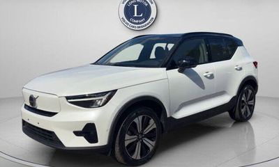 2023 Volvo XC40 Plus Dark