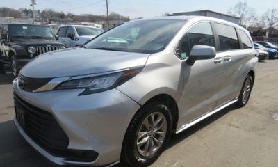 2021 Toyota Sienna LE