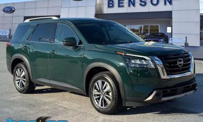 2025 Nissan Pathfinder SL