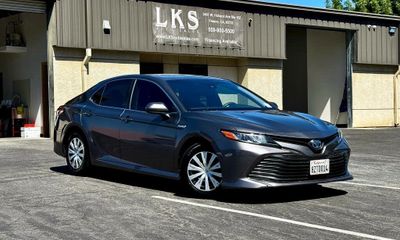 2018 Toyota Camry LE Hybrid