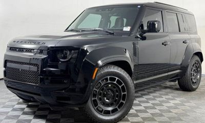 2026 Land Rover Defender Octa Black