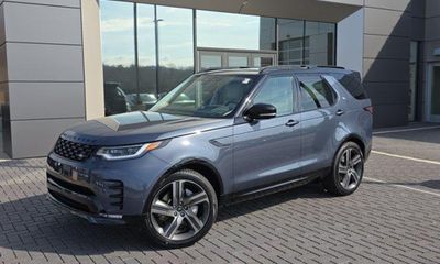 2026 Land Rover Discovery P360 Dynamic SE