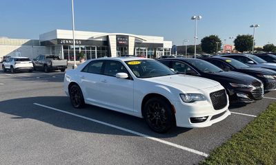 2023 Chrysler 300 Touring L