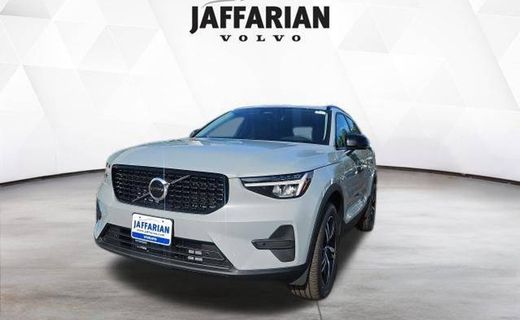 2026 Volvo XC40 Core