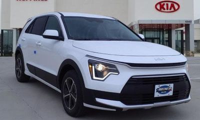 2023 Kia Niro LX