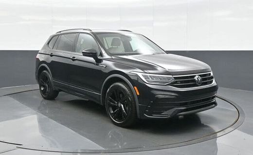 2023 Volkswagen Tiguan SE Black