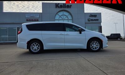 2027 Chrysler Pacifica LX