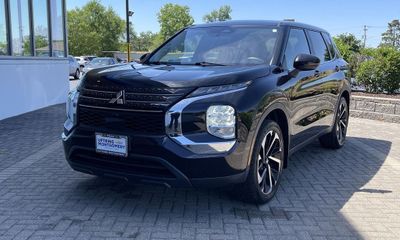 2022 Mitsubishi Outlander ES