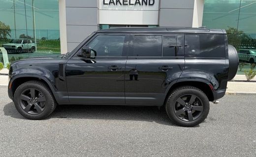 2024 Land Rover Defender 110 SE