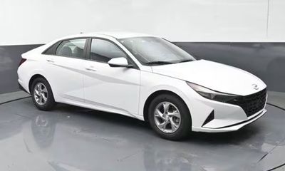 2023 Hyundai Elantra SE
