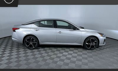 2025 Nissan Altima SR