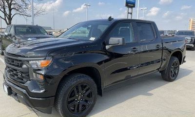 2024 Chevrolet Silverado Custom