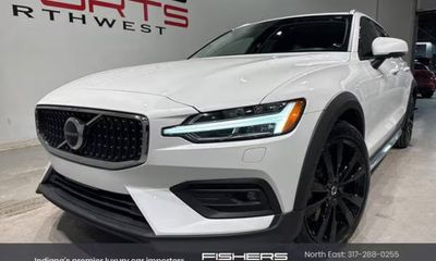 2023 Volvo V60CC Ultimate