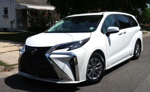 2023 Toyota Sienna XLE