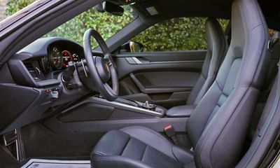 2022 Porsche 911 Carrera 4