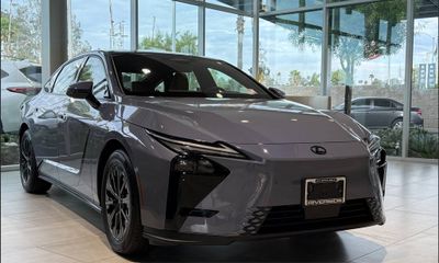 2026 Lexus ES 350E Premium