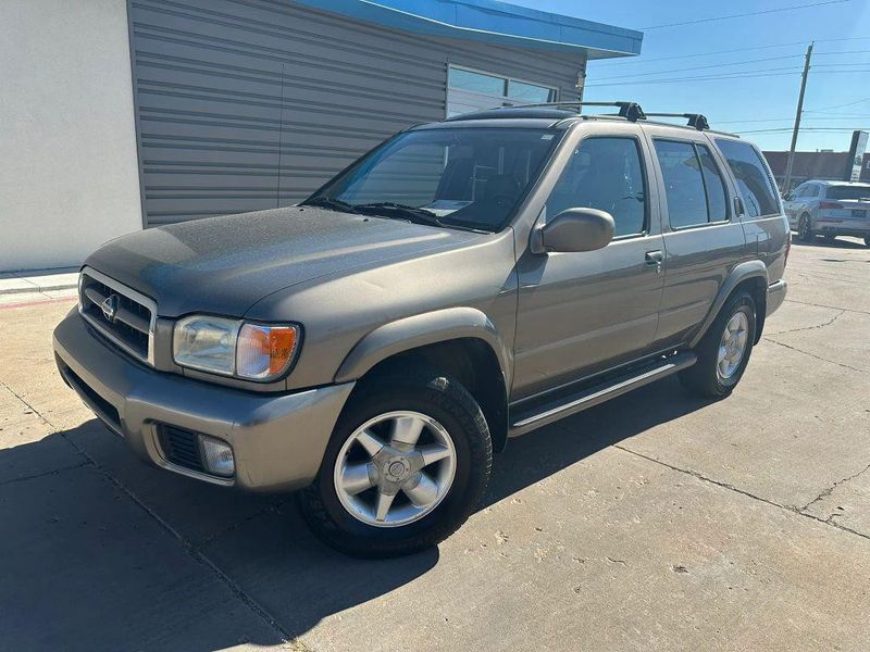 2001 Nissan Pathfinder — a typically priced live listing