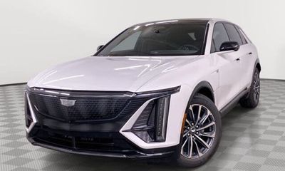 2025 Cadillac Lyriq Sport 2