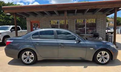 2010 BMW 528I I