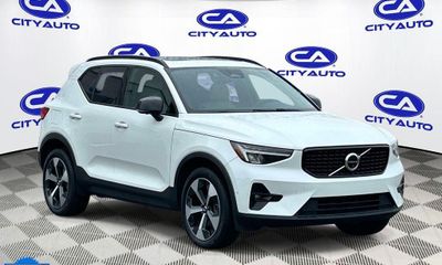 2023 Volvo XC40 Ultimate Dark