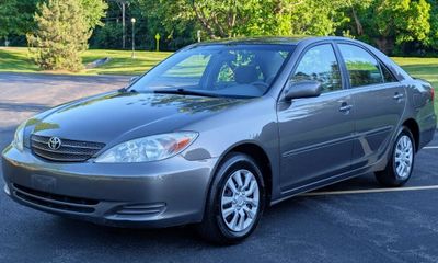 2004 Toyota Camry LE