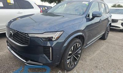 2026 Volvo XC90 Plus Bright