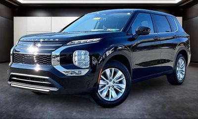 2026 Mitsubishi Outlander ES