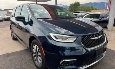 2023 Chrysler Pacifica Touring L