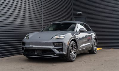 2025 Porsche Macan Turbo Electric