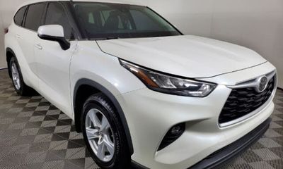 2020 Toyota Highlander LE