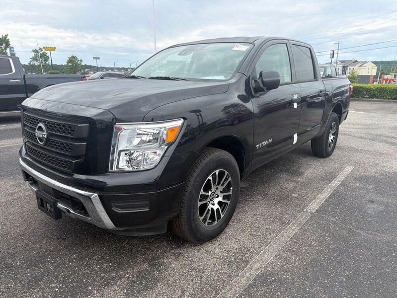 2024 Nissan Titan — a typically priced live listing