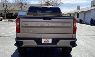 2023 Chevrolet Silverado Custom