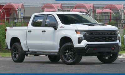 2024 Chevrolet Silverado Trail Boss Custom