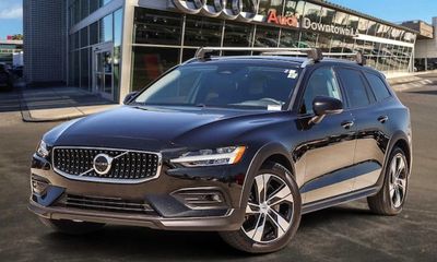 2023 Volvo V60CC Plus