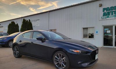 2022 Mazda MAZDA3 W Preferred Package