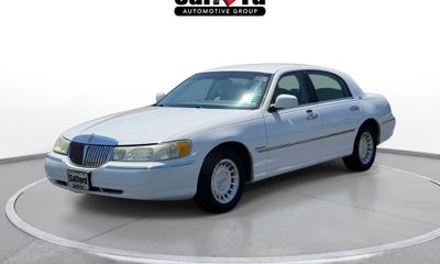 2002 Lincoln Town CAR Executive