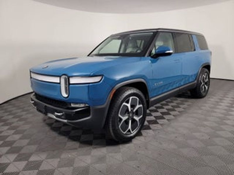 2024 Rivian R1S — a typically priced live listing