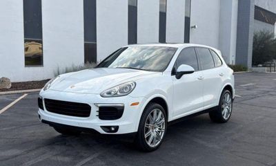 2018 Porsche Cayenne Base Platinum Edition
