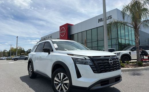 2026 Nissan Pathfinder SL