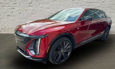 2024 Cadillac Lyriq Sport 3