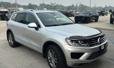 2016 Volkswagen Touareg Sport FSI Only
