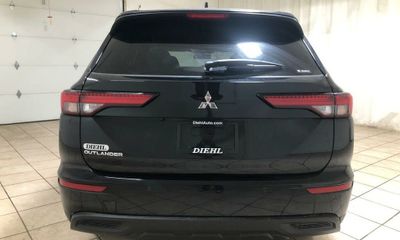 2023 Mitsubishi Outlander ES