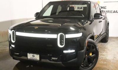 2024 Rivian R1T Adventure