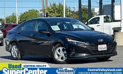 2022 Hyundai Elantra SE
