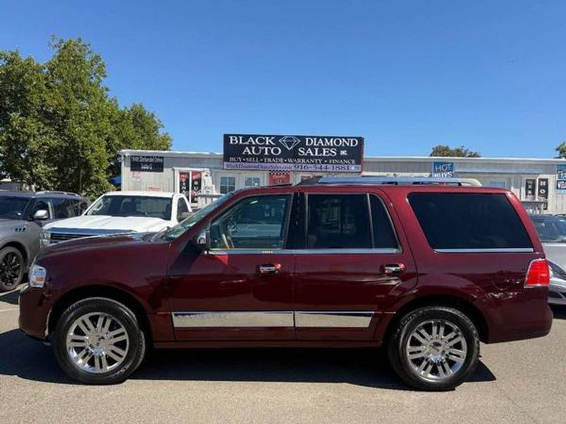 2010 Lincoln Navigator — a typically priced live listing