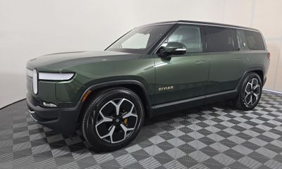 2024 Rivian R1S Adventure