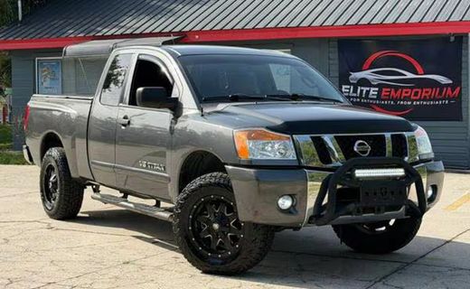 2012 Nissan Titan SV