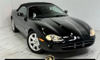 2000 Jaguar XK8