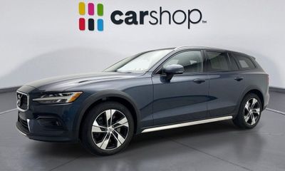 2020 Volvo V60CC Momentum