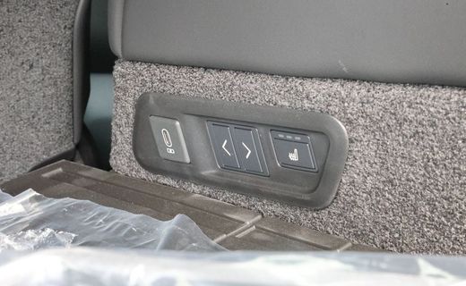 2026 Land Rover Range SE